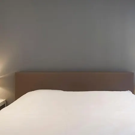 5 A Nyaraló *